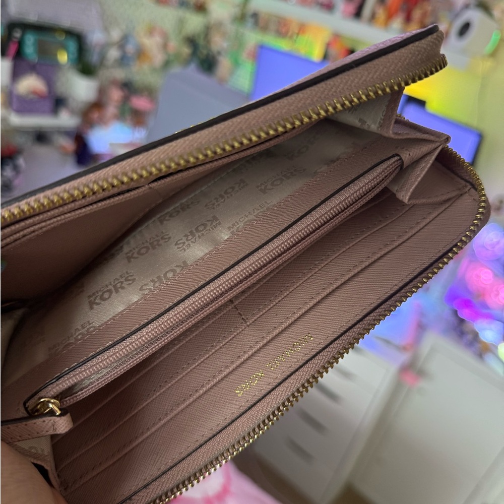 Sold - Picture 6 of 10